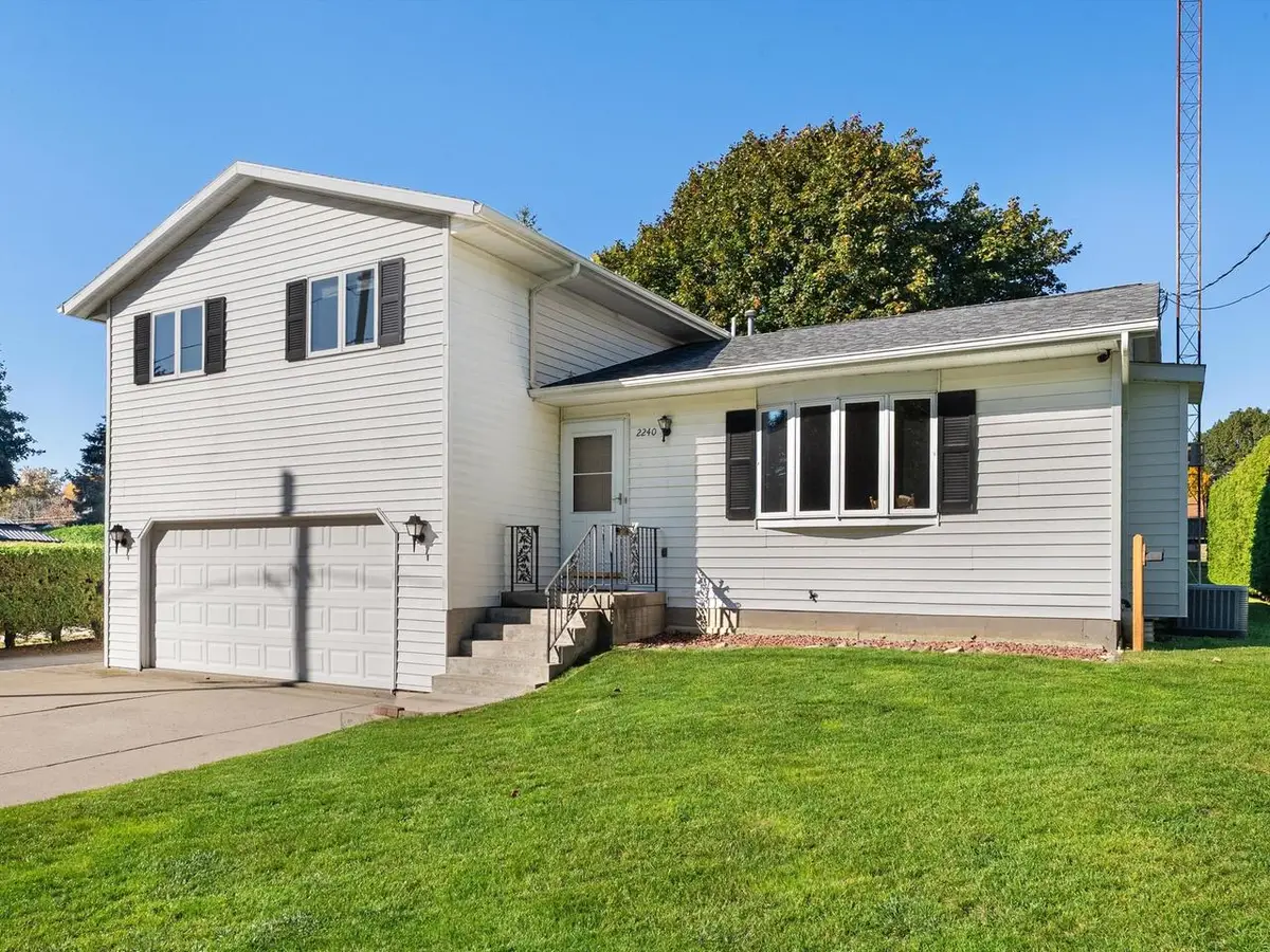 2240 Menchl DRIVE, Manitowoc, WI 54220 - #1
