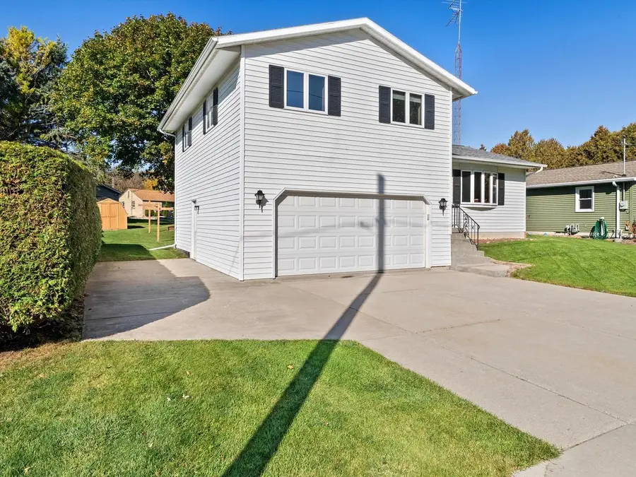 2240 Menchl DRIVE, Manitowoc, WI 54220 - #2