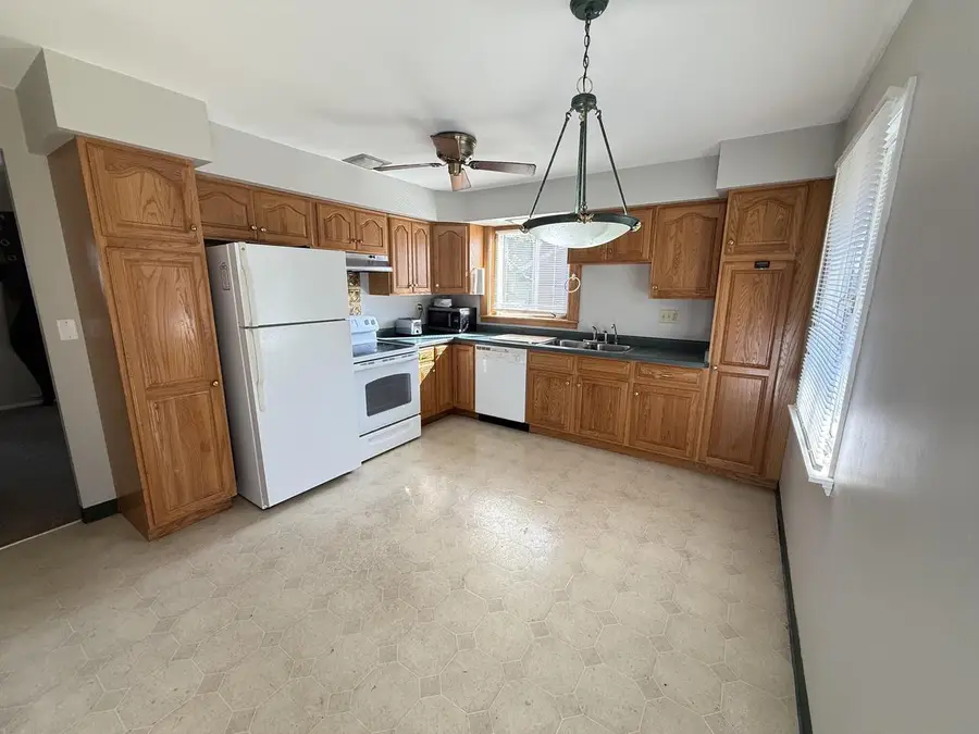 7519 W Sheridan AVENUE, Milwaukee, WI 53218 - #2