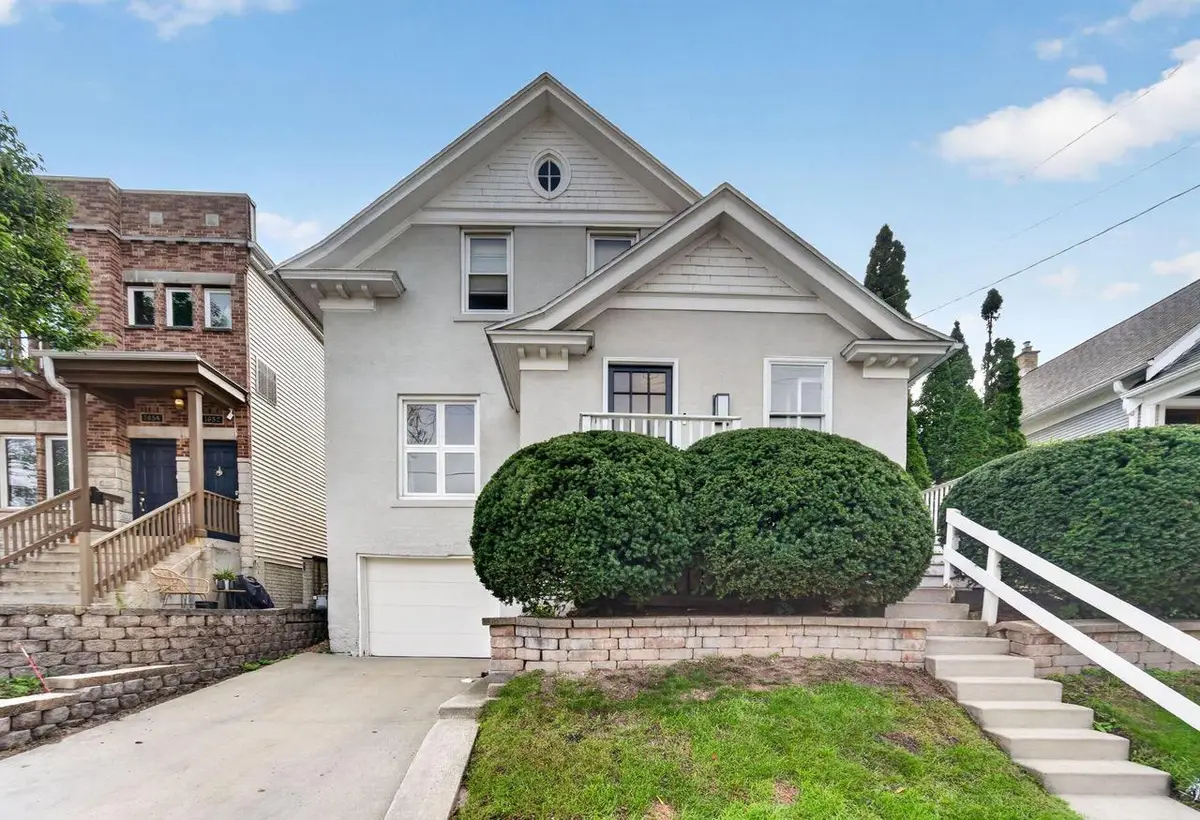 1646 N Warren AVENUE #1646, Milwaukee, WI 53202 - #1