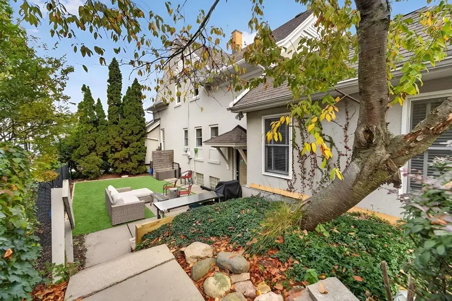 1646 N Warren AVENUE #1646, Milwaukee, WI 53202 - #2