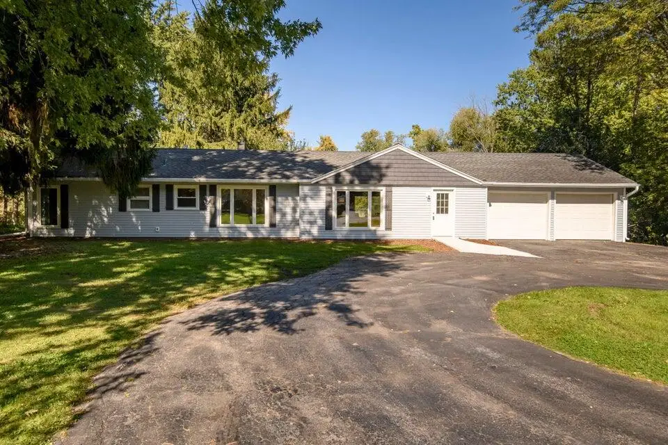 1428 W Fiesta LANE, Mequon, WI 53092 - #1