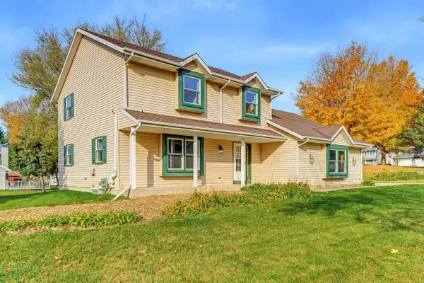 438 Glen View LANE, Slinger, WI 53086