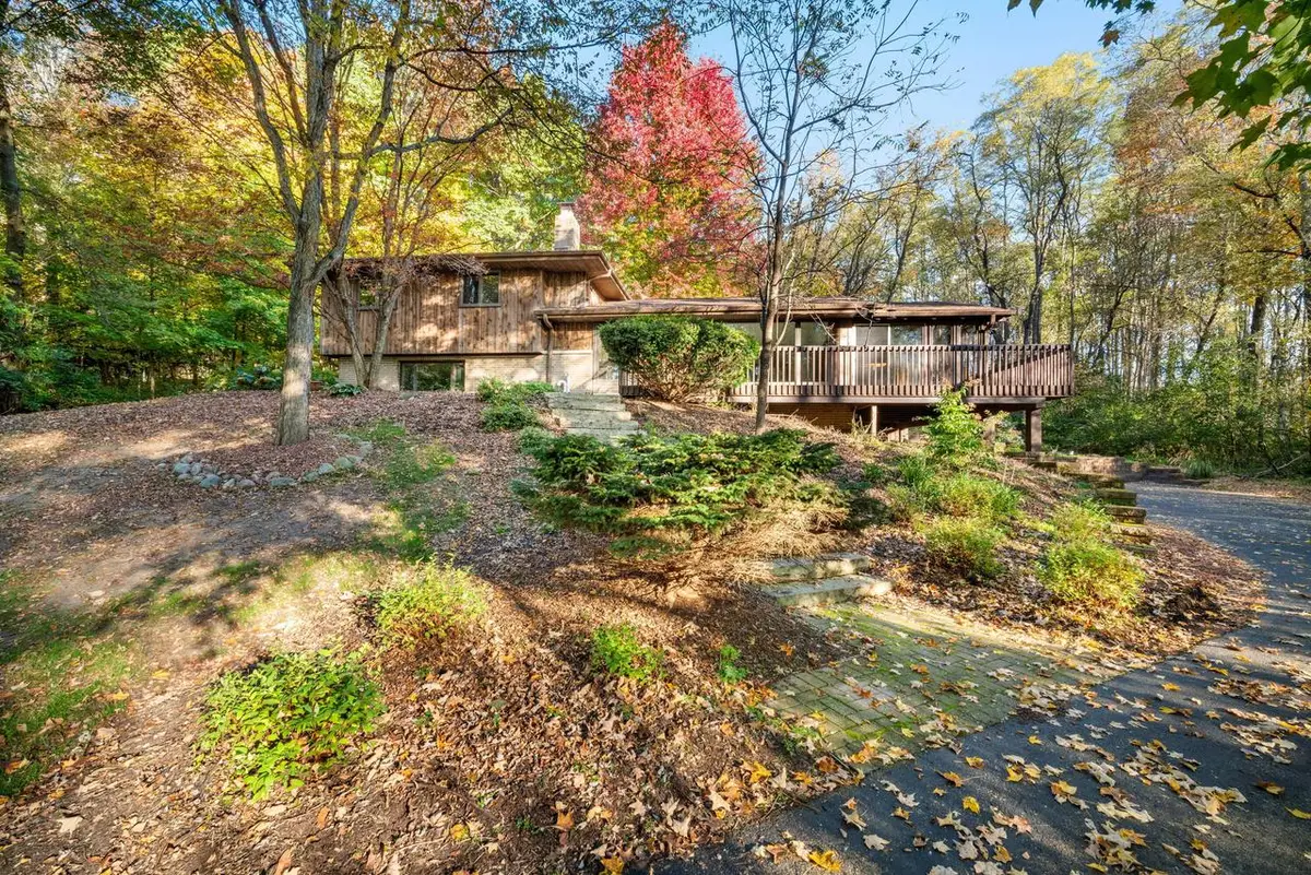 S46W22328 Tansdale ROAD, Waukesha, WI 53189 - #1