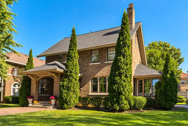 3482 N Summit AVENUE, Milwaukee, WI 53211