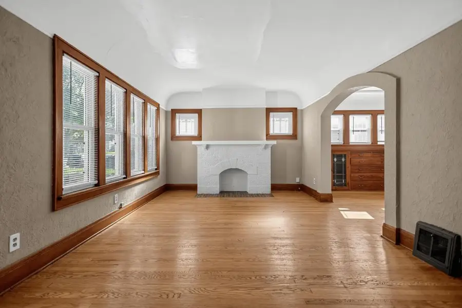 4247 N 16th STREET, Milwaukee, WI 53209 - #3