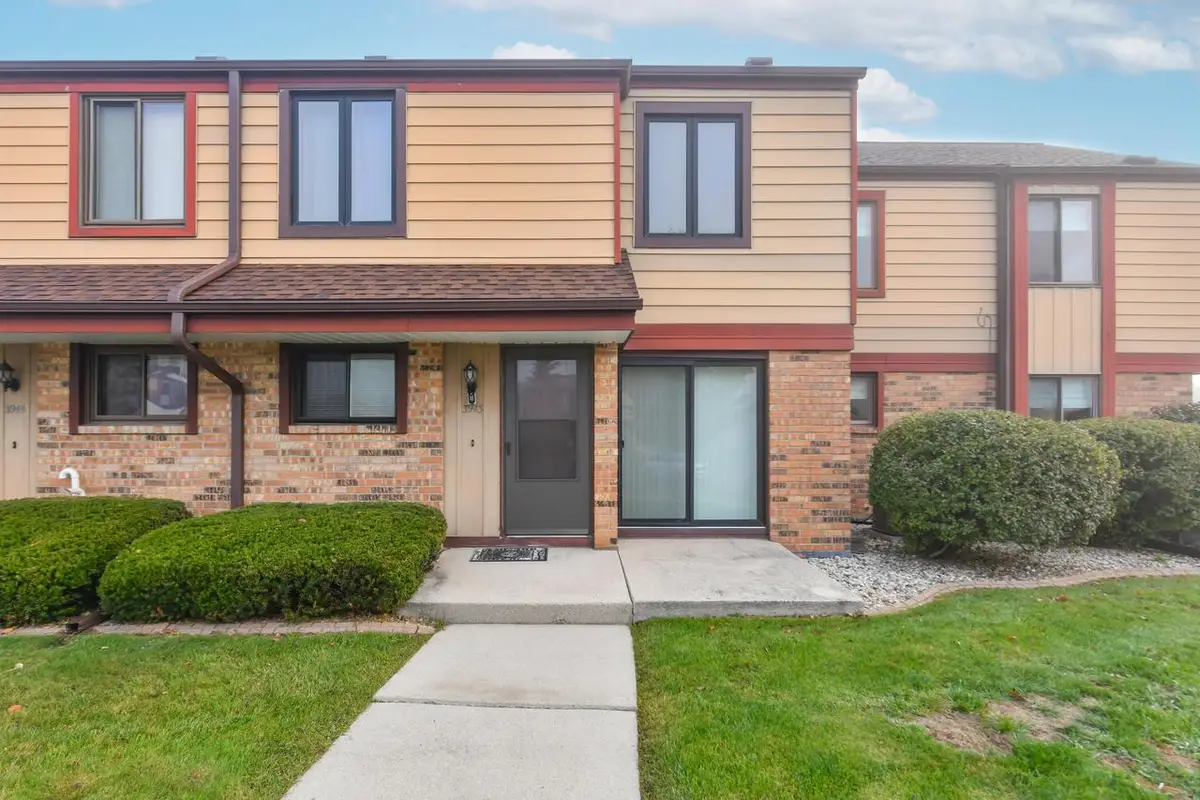 3943 W College AVENUE, Milwaukee, WI 53221 - #1