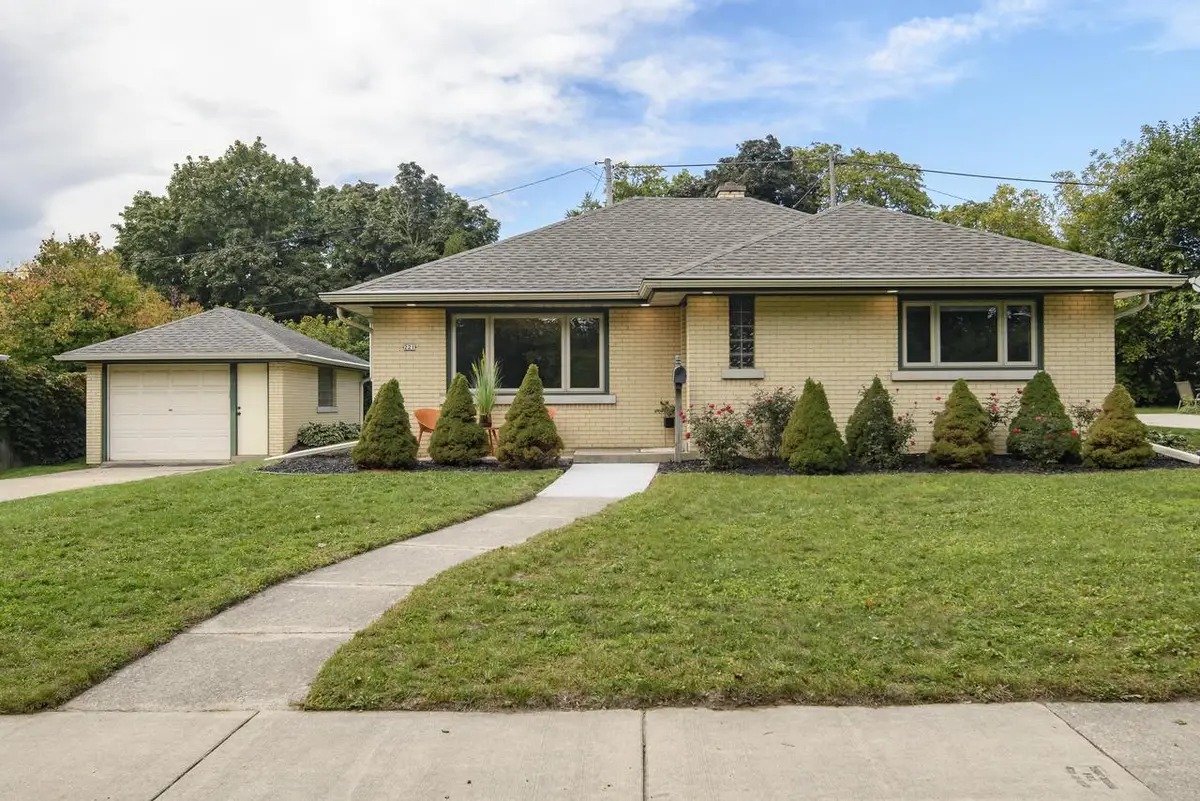 221 N Story PARKWAY, Milwaukee, WI 53208 - #1