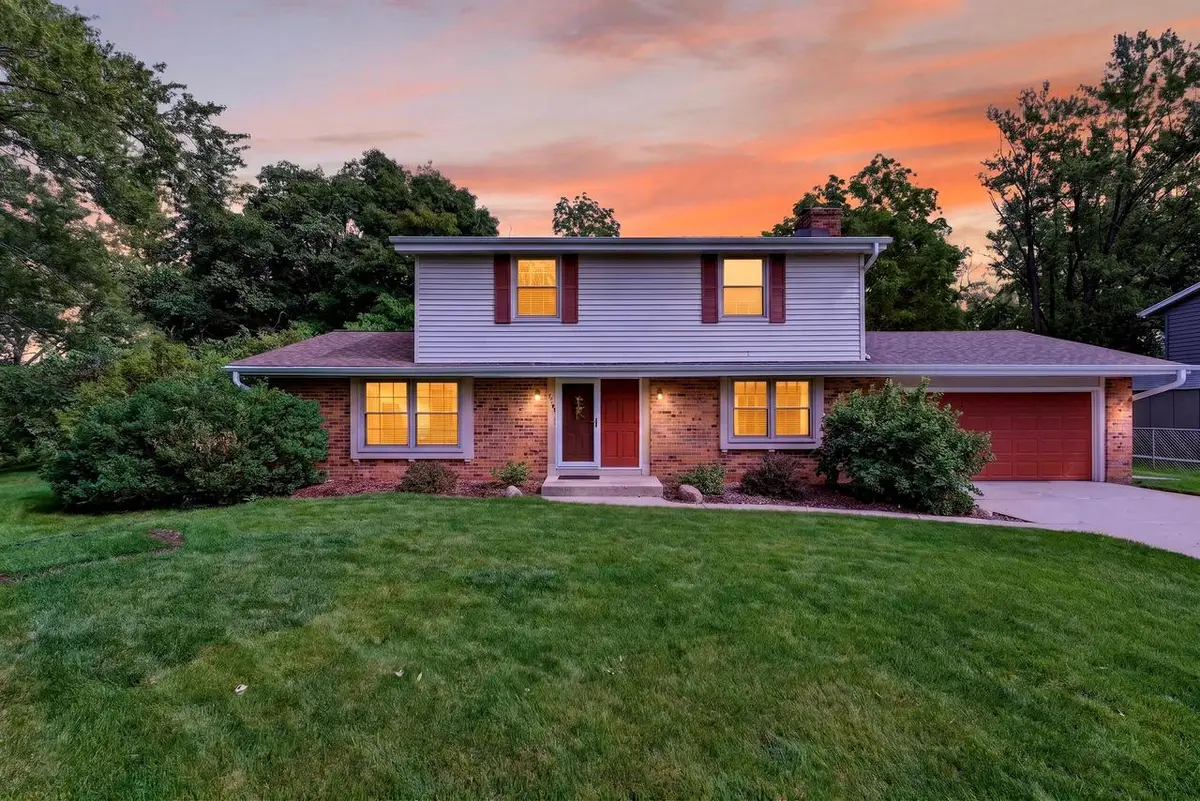 7520 S Chapel Hill DRIVE, Franklin, WI 53132 - #1