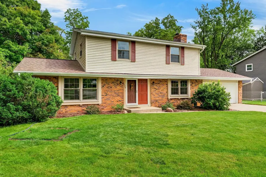 7520 S Chapel Hill DRIVE, Franklin, WI 53132 - #2