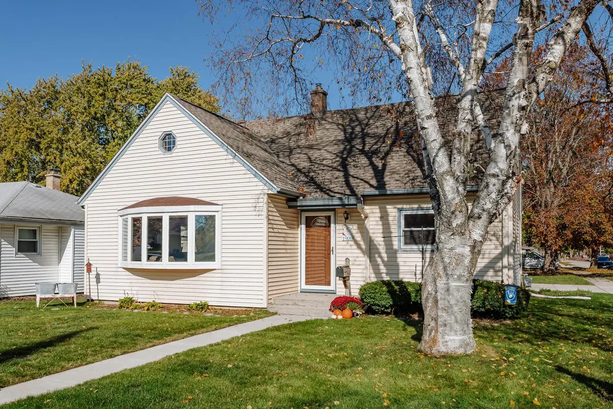 1900 Wealthy STREET, Waukesha, WI 53188 - #1