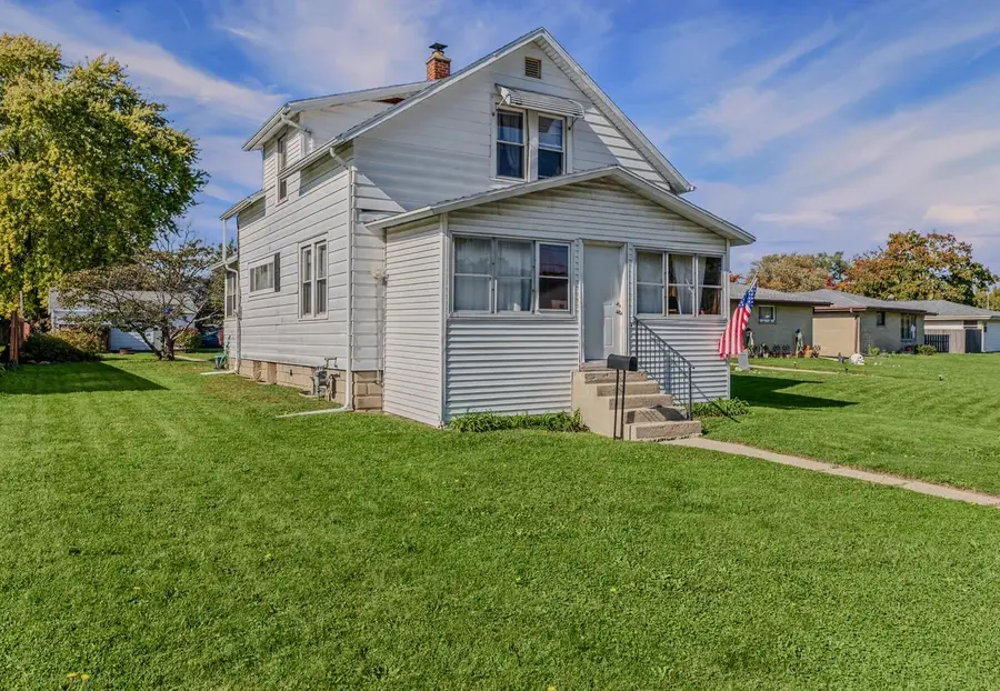 4303 S Nicholson AVENUE, Milwaukee, WI 53235 - #3