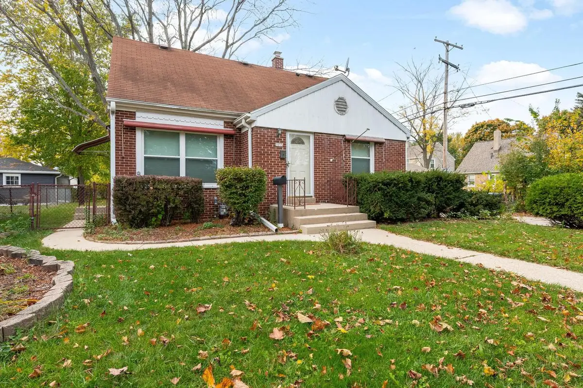 3055 N 81st STREET, Milwaukee, WI 53222 - #1