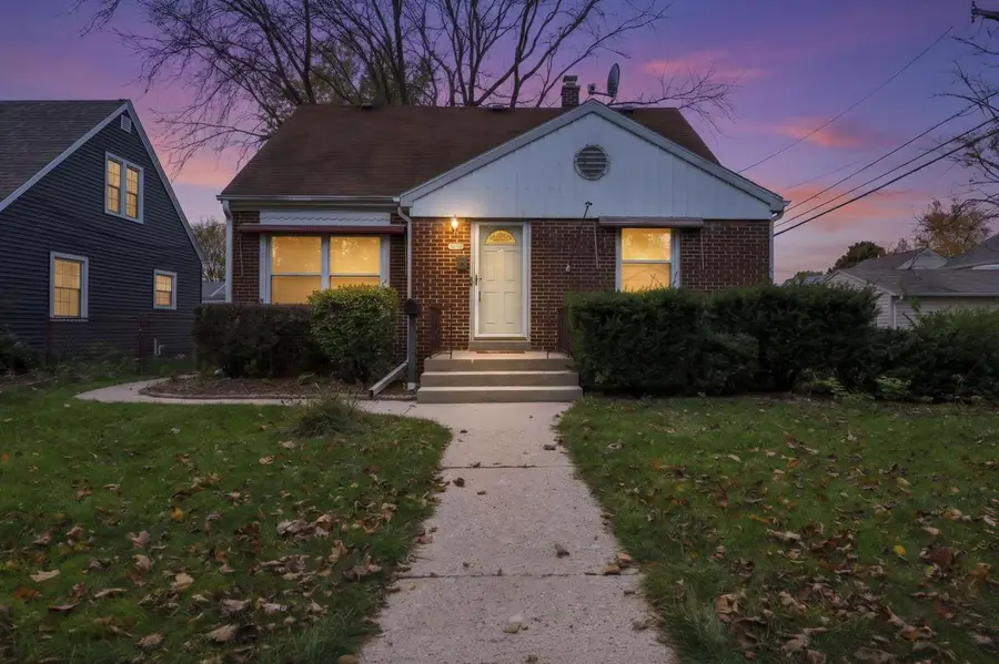 3055 N 81st STREET, Milwaukee, WI 53222 - #2