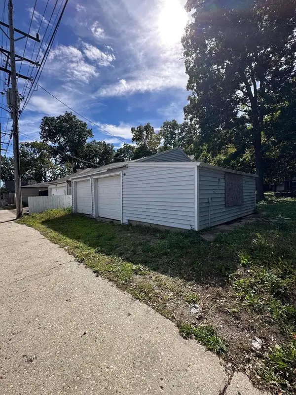 6962 W Medford AVENUE, Milwaukee, WI 53218