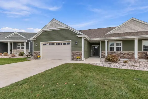 1880 Farmlane DRIVE #22, Slinger, WI 53086