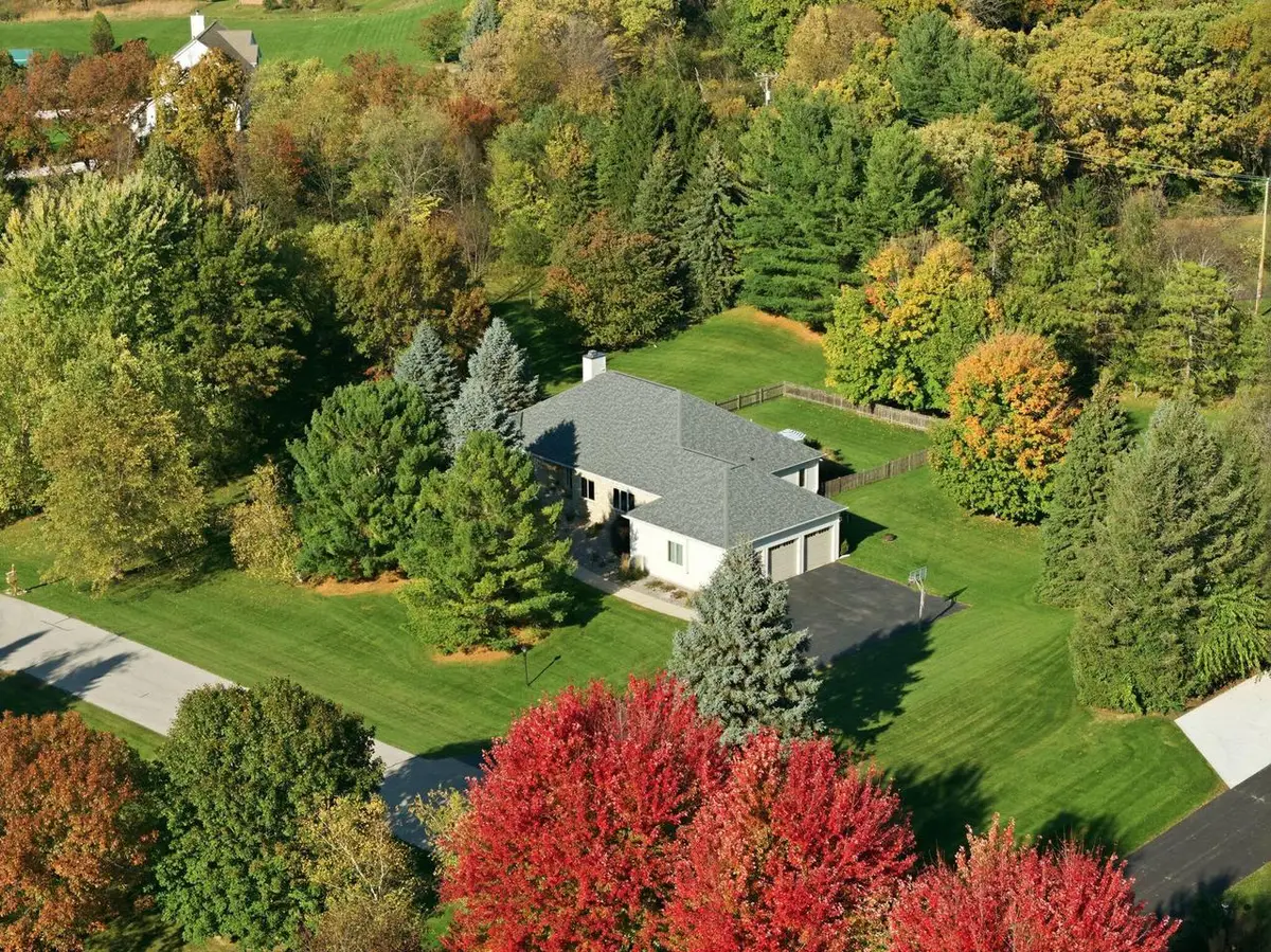 W311S496 Hidden HOLLOW, Delafield, WI 53018 - #1