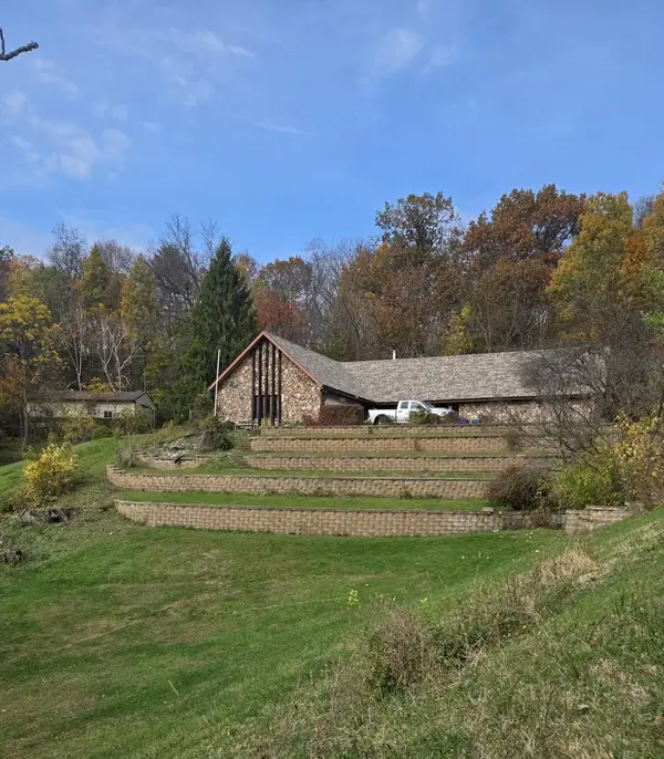 N4653 Crestwood LANE, Onalaska, WI 54650