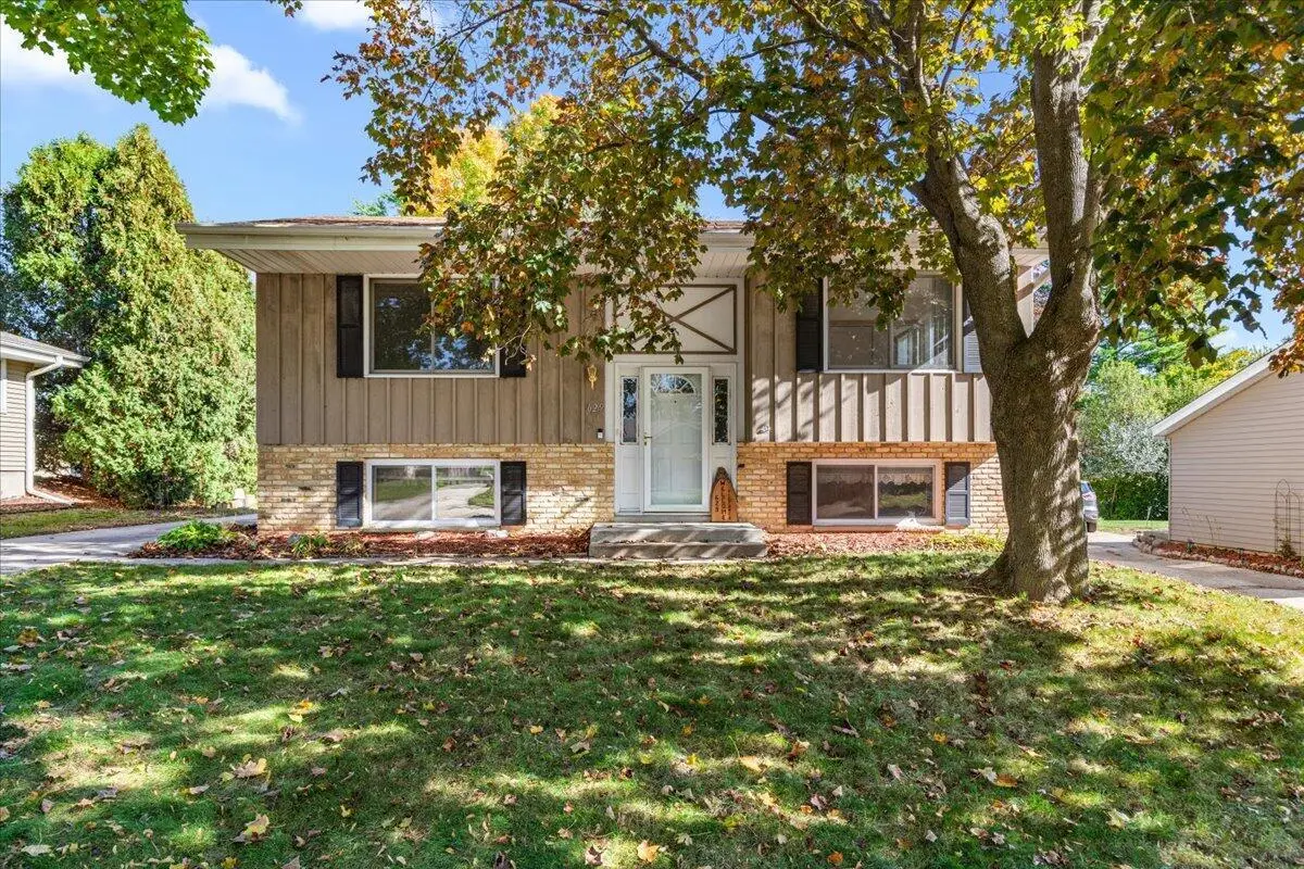 629 Victoria STREET, West Bend, WI 53090 - #1