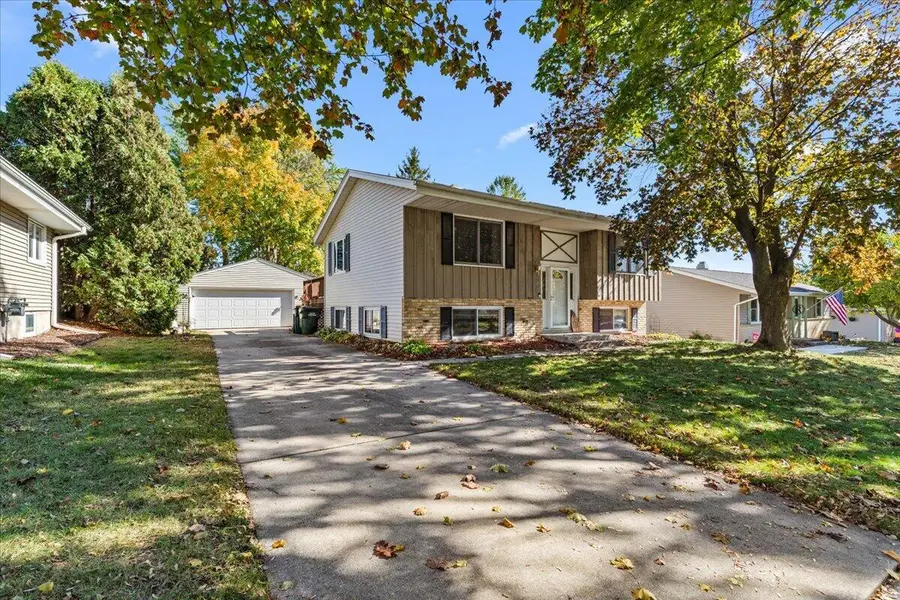 629 Victoria STREET, West Bend, WI 53090 - #2