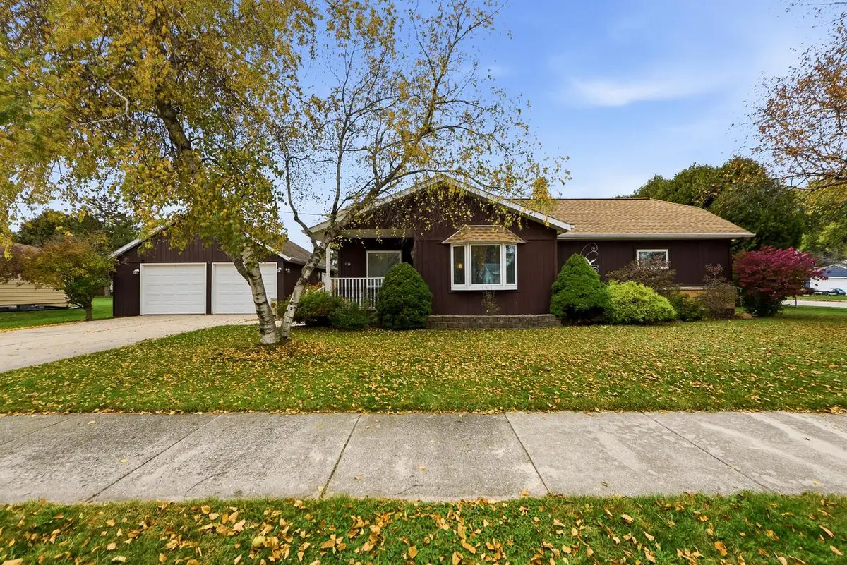 1524 Jasmine DRIVE, Manitowoc, WI 54220 - #1