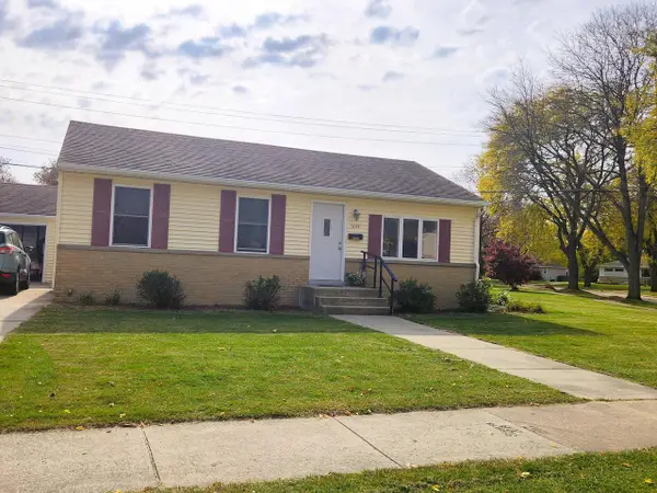 1659 Aldoro DRIVE, Waukesha, WI 53188
