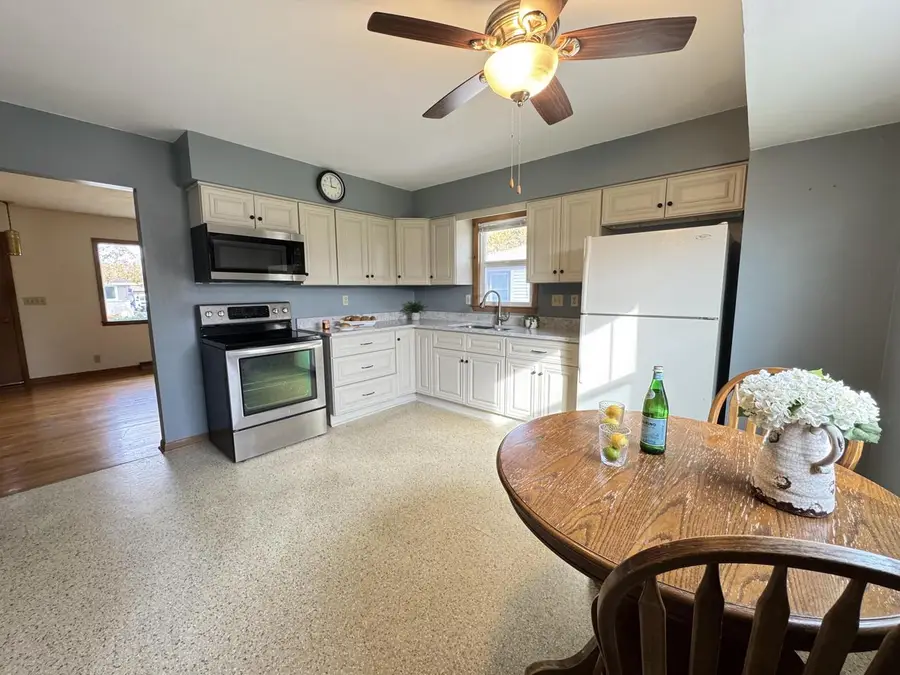 8225 W Waterford AVENUE, Greenfield, WI 53220 - #3
