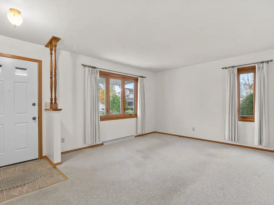 1724 Berge COURT, Manitowoc, WI 54220 - #2