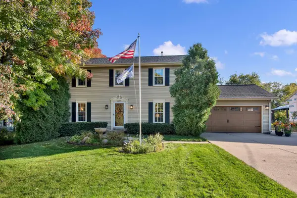 2215 W Mangold AVENUE, Milwaukee, WI 53221