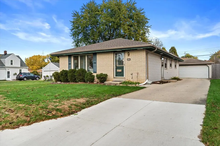 4242 S 91st PLACE, Greenfield, WI 53228 - #2