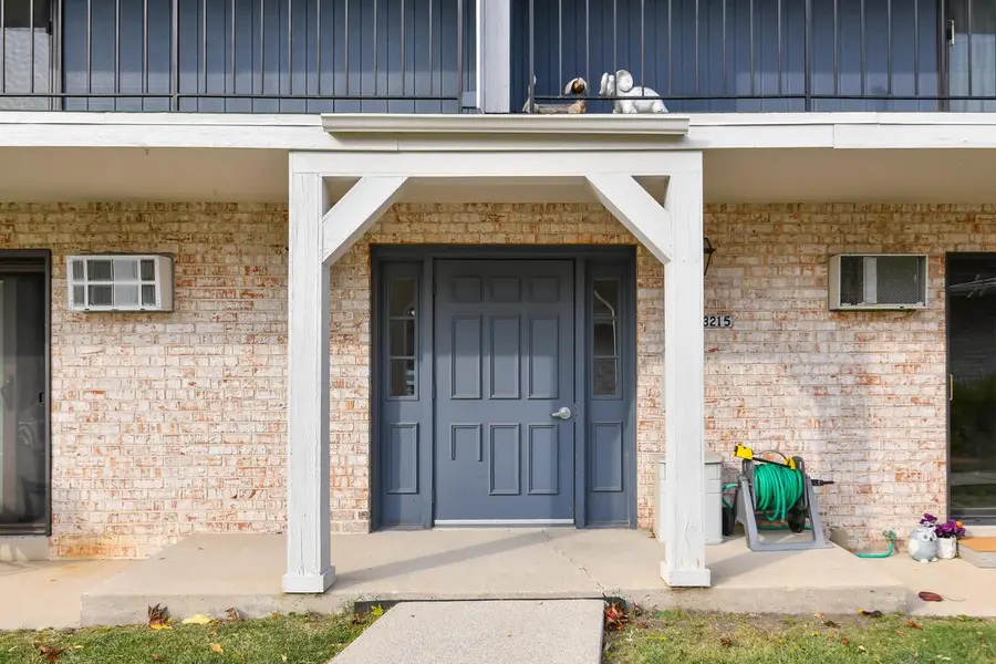3215 W Mangold AVENUE #H, Greenfield, WI 53221 - #3