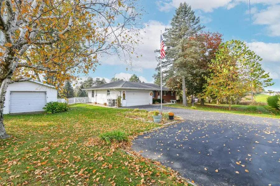 26805 Apple ROAD, Waterford, WI 53185 - #2