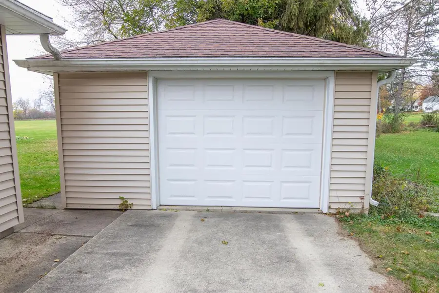 814 W Division STREET, Watertown, WI 53098 - #2
