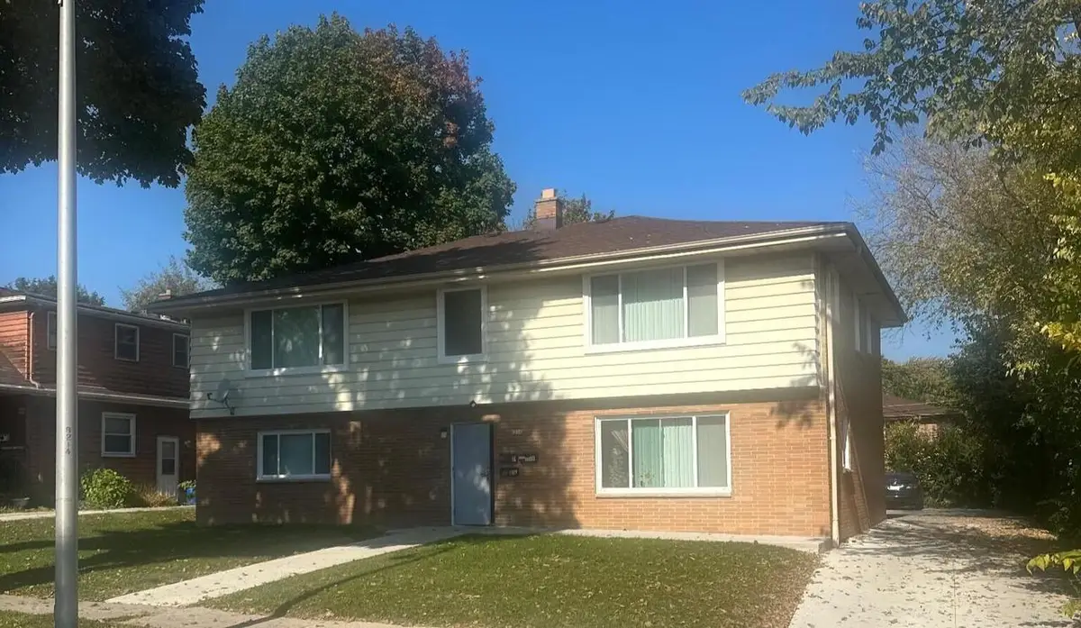 6214 W Thurston COURT, Milwaukee, WI 53218 - #1