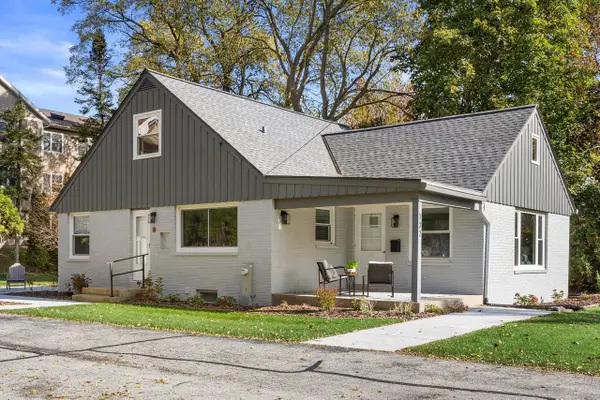 132 Riverview DRIVE, Thiensville, WI 53092