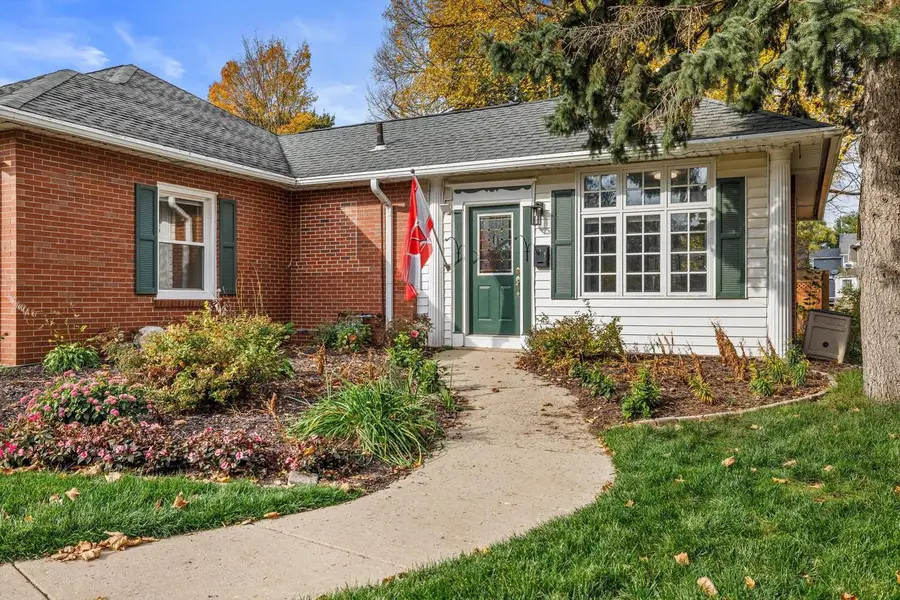 108 W Court STREET, Elkhorn, WI 53121 - #2