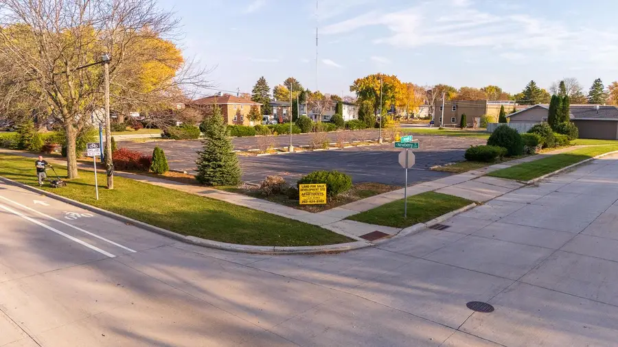 2136 E NEWBERRY STREET, Appleton, WI 54915 - #3