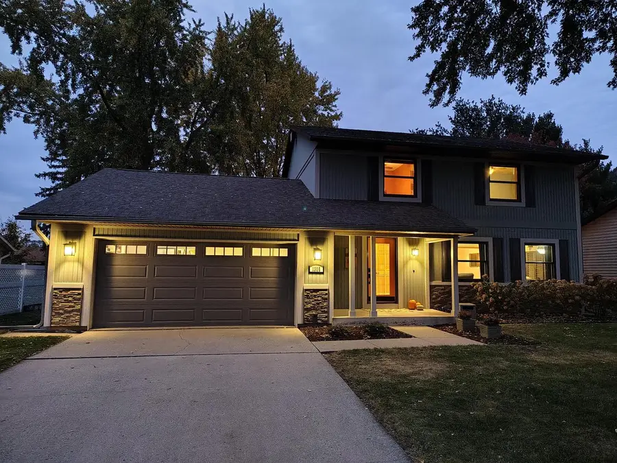 1305 Meadow LANE, Onalaska, WI 54650 - #2