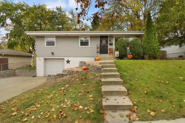 330 Debbie DRIVE, Waukesha, WI 53189