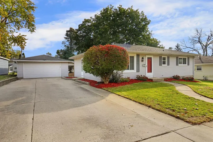 432 Donald DRIVE, Burlington, WI 53105 - #2