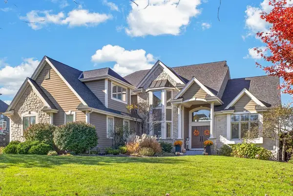 1187 Mary Hill CIRCLE, Hartland, WI 53029