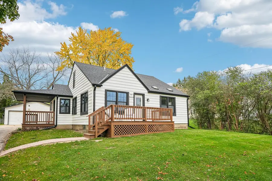 N20W28318 Oakton ROAD, Pewaukee, WI 53072 - #2