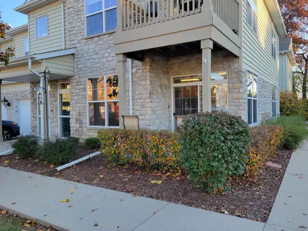 N16W26443 Meadowgrass CIRCLE #A, Pewaukee, WI 53072