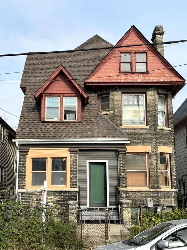 2000 W Pierce STREET, Milwaukee, WI 53204