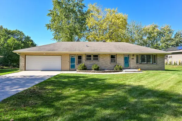5225 S Brennan DRIVE, New Berlin, WI 53146