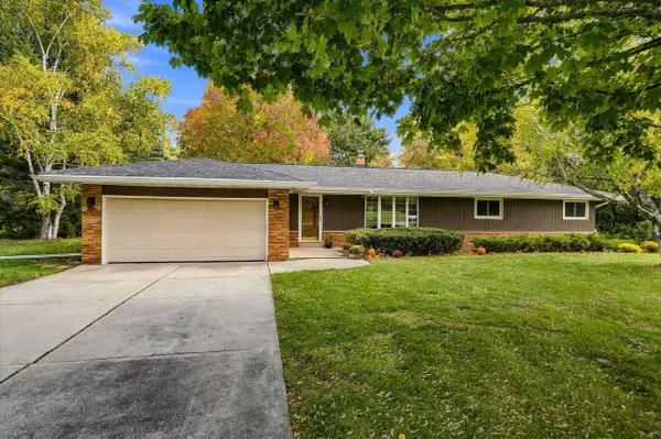 10034 N Grasslyn ROAD, Mequon, WI 53092