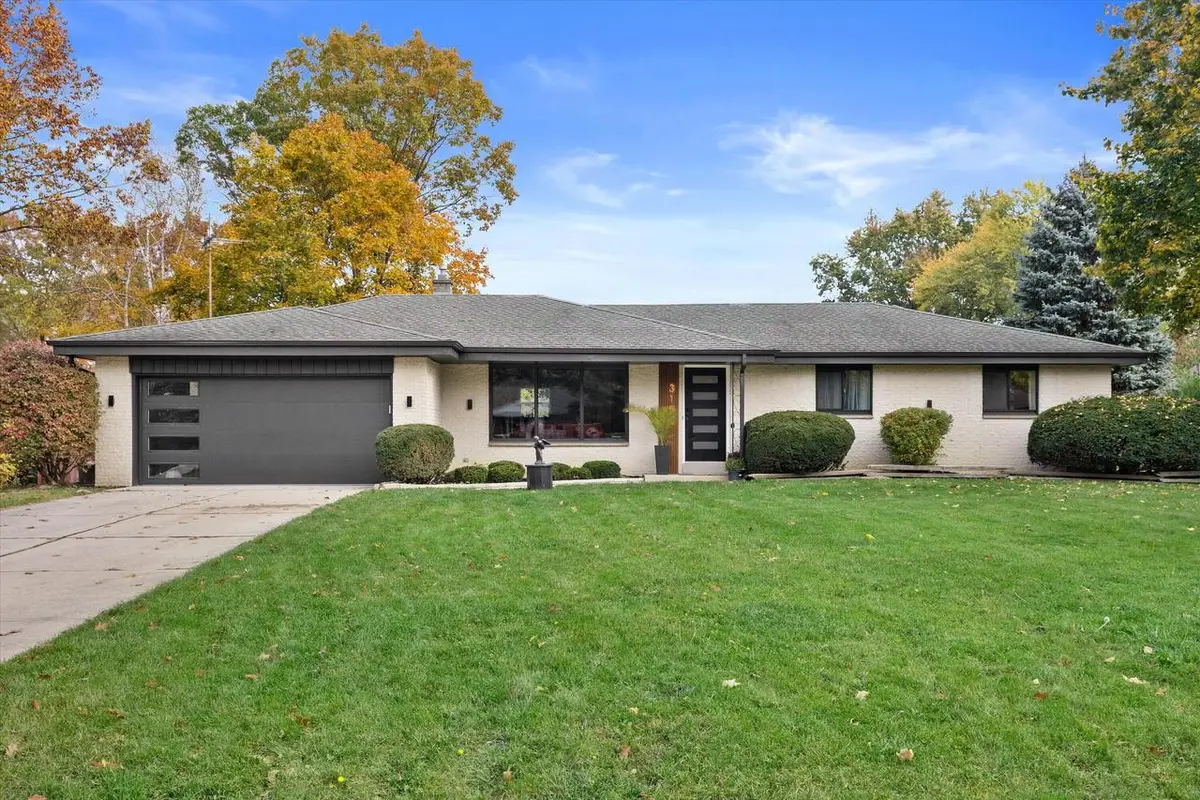 3150 S Ventura DRIVE, New Berlin, WI 53151 - #1