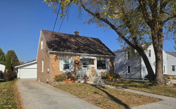 1826 Belmont STREET, Manitowoc, WI 54220