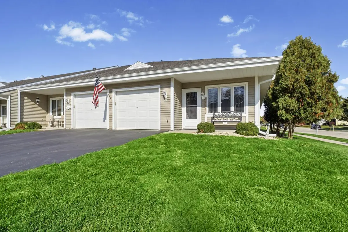 130 Oconomowoc SQUARE, Oconomowoc, WI 53066 - #1