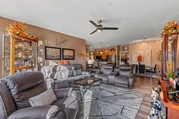 8585 S Deerwood LANE, Franklin, WI 53132